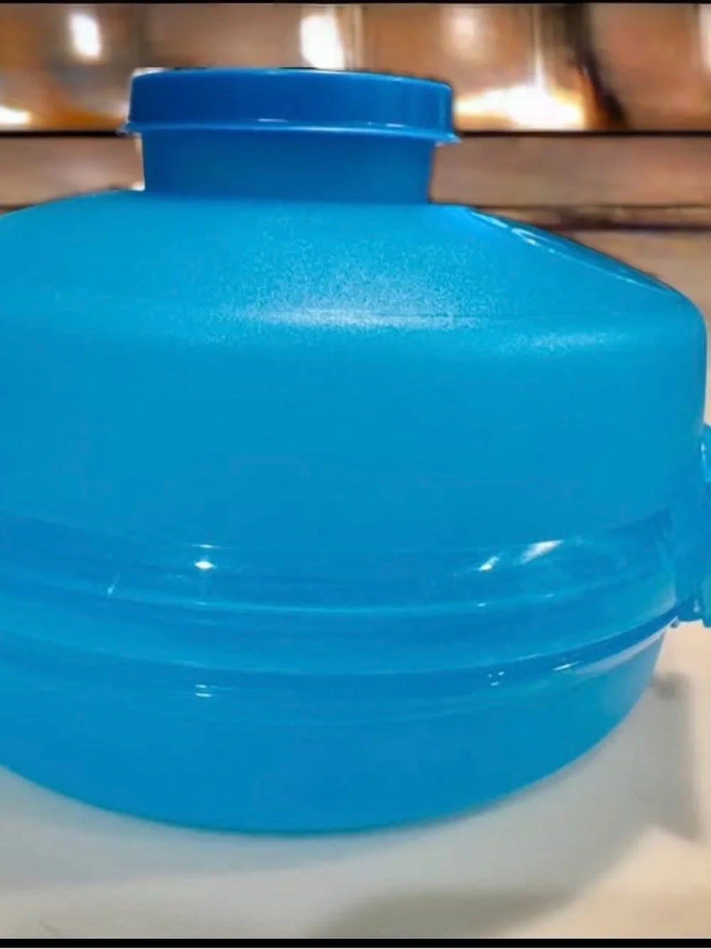Tupperware classic bagel